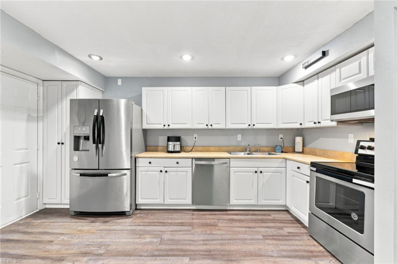 Photo 6 of 34 residential for sale in Virginia Beach virginia
