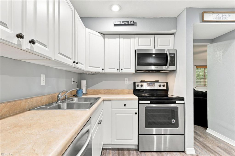 Photo 7 of 34 residential for sale in Virginia Beach virginia