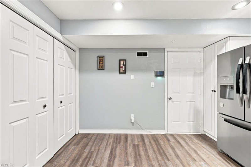Photo 8 of 34 residential for sale in Virginia Beach virginia