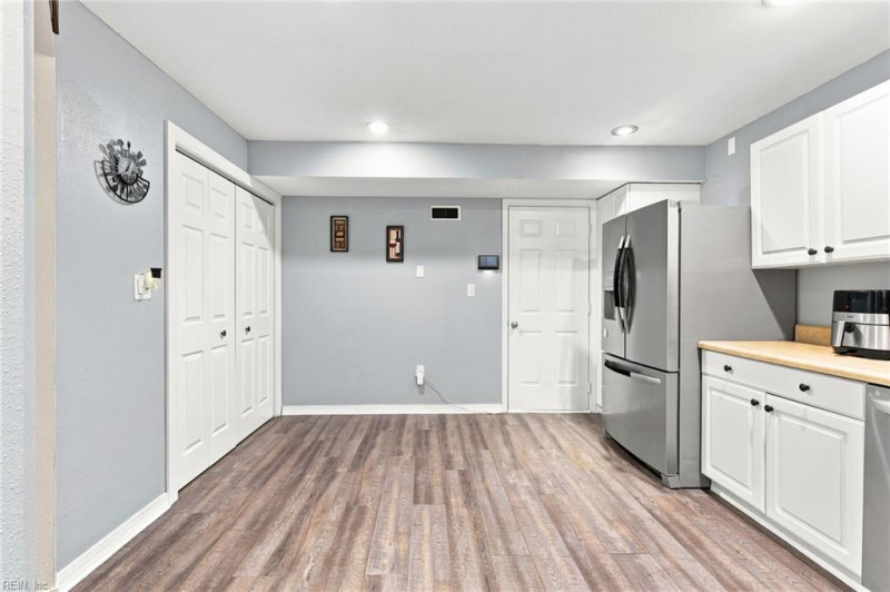 Photo 9 of 34 residential for sale in Virginia Beach virginia