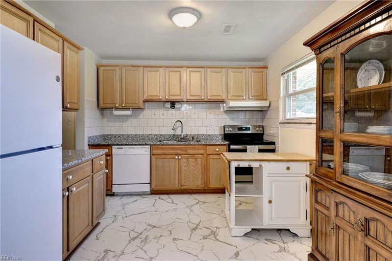Photo 11 of 50 residential for sale in Newport News virginia