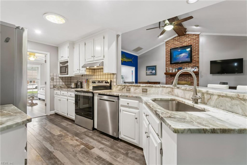 Photo 11 of 48 residential for sale in Hampton virginia