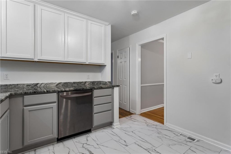 Photo 11 of 38 residential for sale in Newport News virginia