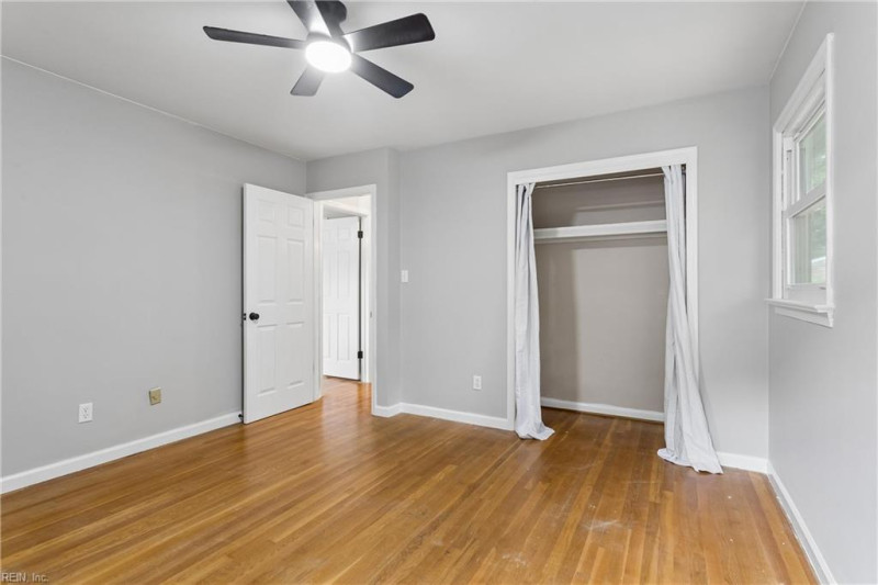 Photo 25 of 38 residential for sale in Newport News virginia