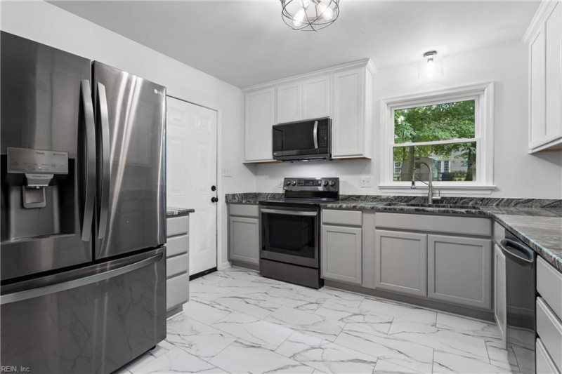 Photo 9 of 38 residential for sale in Newport News virginia