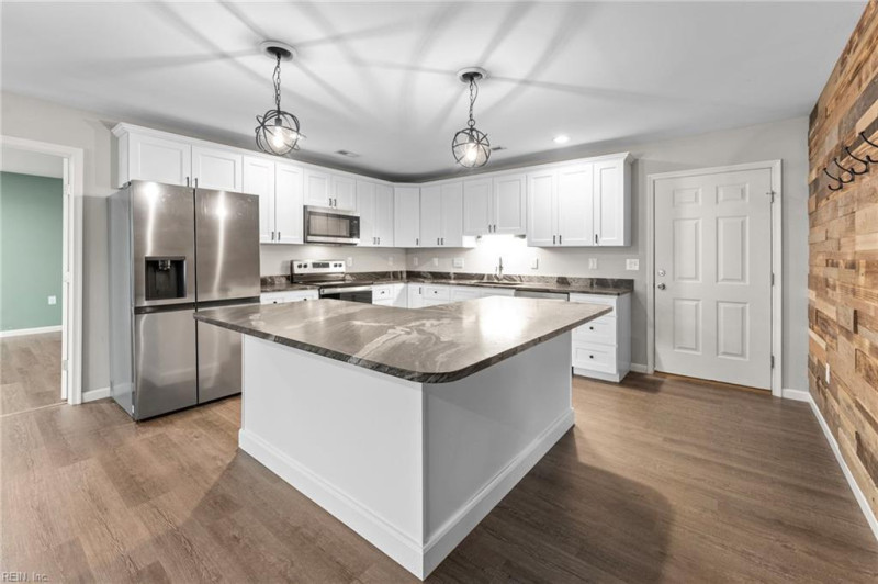 Photo 10 of 40 residential for sale in Gloucester County virginia