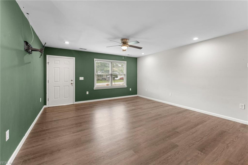 Photo 13 of 40 residential for sale in Gloucester County virginia
