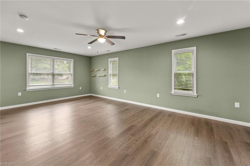 Photo 15 of 40 residential for sale in Gloucester County virginia