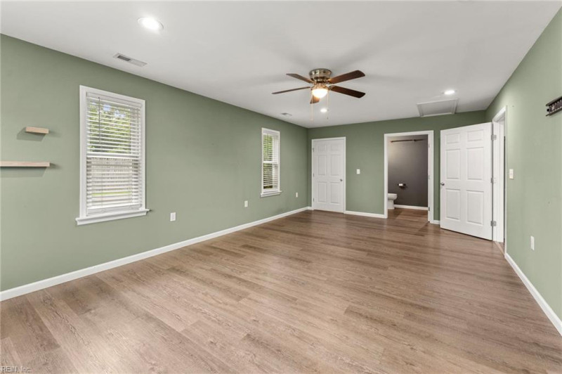 Photo 16 of 40 residential for sale in Gloucester County virginia