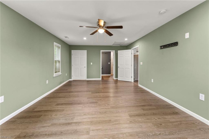 Photo 17 of 40 residential for sale in Gloucester County virginia
