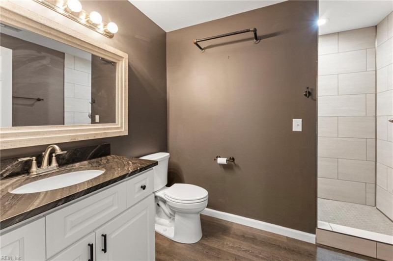 Photo 18 of 40 residential for sale in Gloucester County virginia
