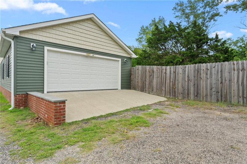 Photo 2 of 40 residential for sale in Gloucester County virginia