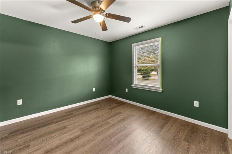 Photo 23 of 40 residential for sale in Gloucester County virginia