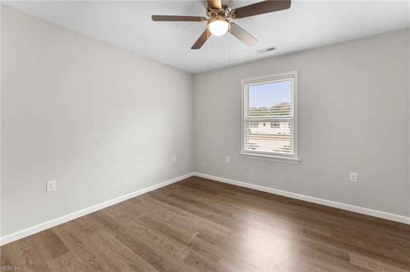 Photo 25 of 40 residential for sale in Gloucester County virginia