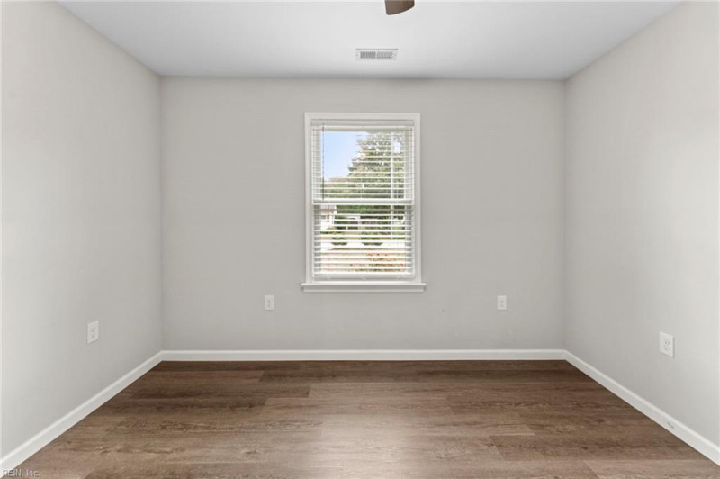 Photo 26 of 40 residential for sale in Gloucester County virginia
