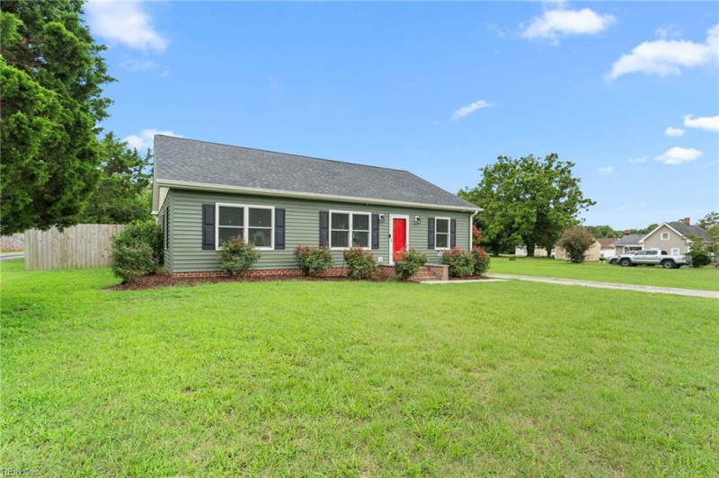 Photo 32 of 40 residential for sale in Gloucester County virginia
