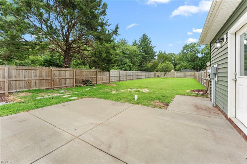 Photo 33 of 40 residential for sale in Gloucester County virginia