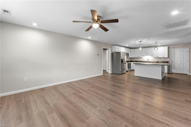 Photo 9 of 40 residential for sale in Gloucester County virginia