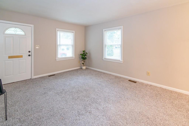 Photo 13 of 44 residential for sale in Hampton virginia