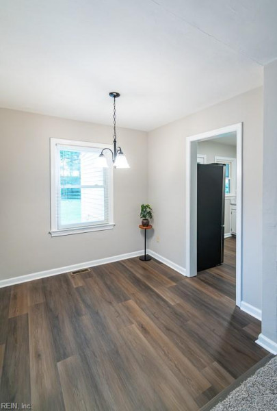 Photo 14 of 44 residential for sale in Hampton virginia