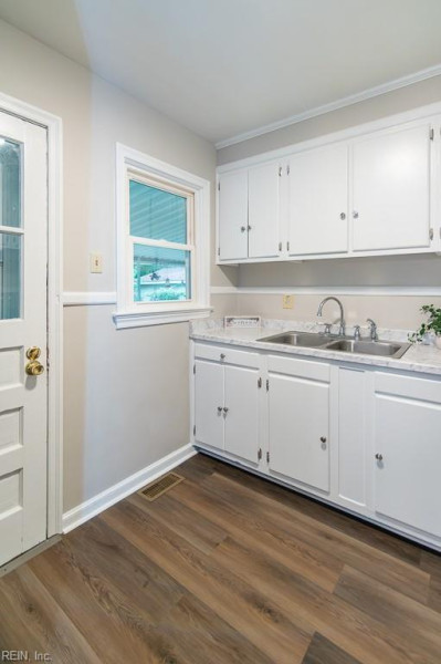Photo 15 of 44 residential for sale in Hampton virginia