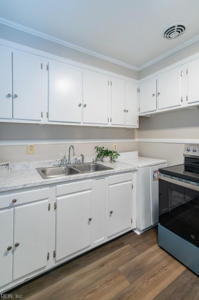 Photo 16 of 44 residential for sale in Hampton virginia