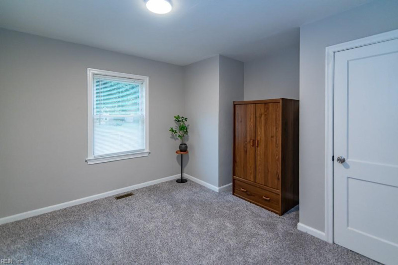 Photo 34 of 44 residential for sale in Hampton virginia
