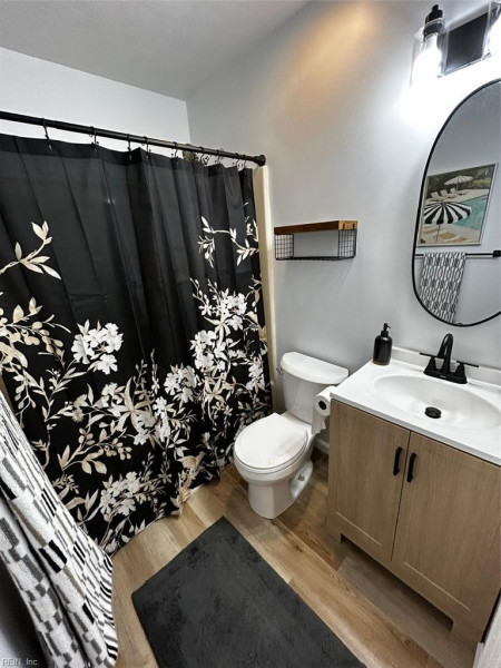 Photo 14 of 25 residential for sale in Chesapeake virginia