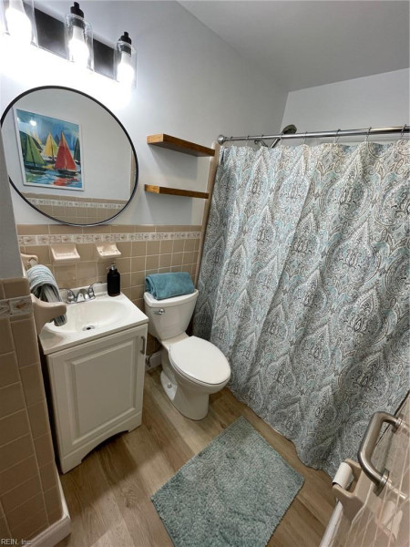 Photo 17 of 25 residential for sale in Chesapeake virginia