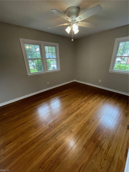 Photo 18 of 25 residential for sale in Chesapeake virginia