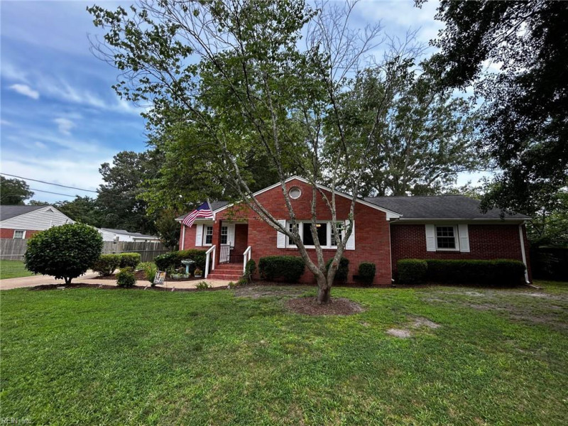 Photo 2 of 25 residential for sale in Chesapeake virginia