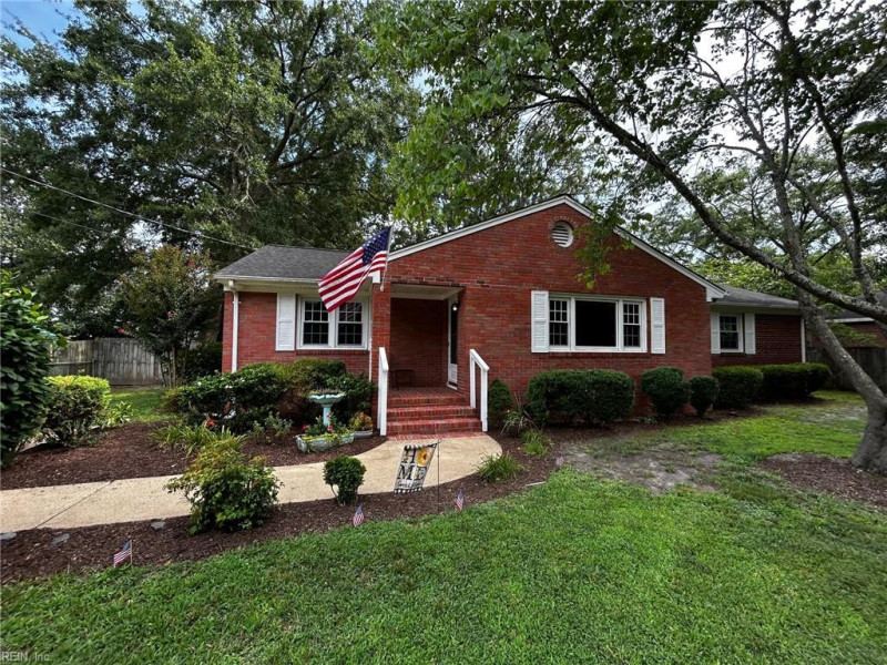 Photo 3 of 25 residential for sale in Chesapeake virginia