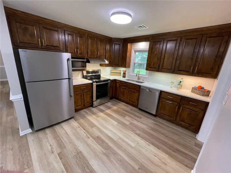 Photo 6 of 25 residential for sale in Chesapeake virginia
