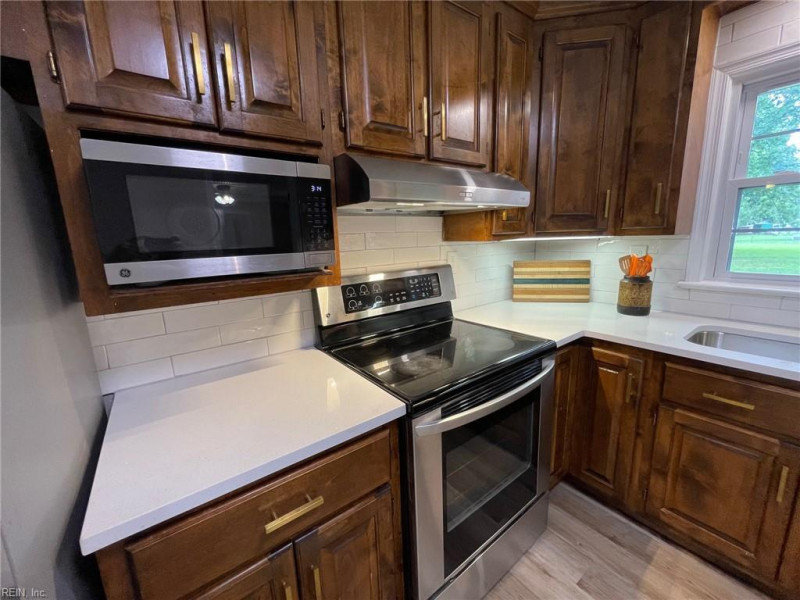 Photo 7 of 25 residential for sale in Chesapeake virginia