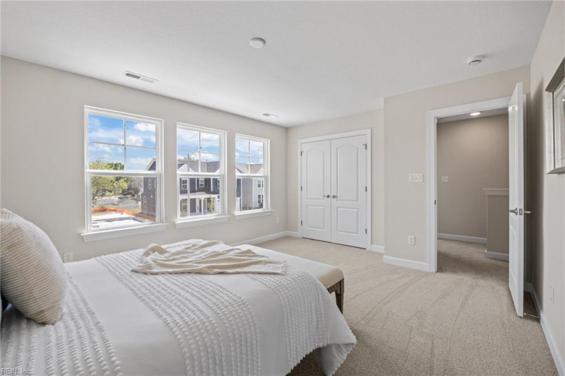 Photo 11 of 18 residential for sale in Suffolk virginia