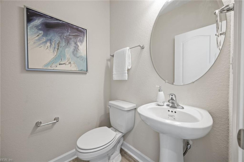 Photo 13 of 18 residential for sale in Suffolk virginia