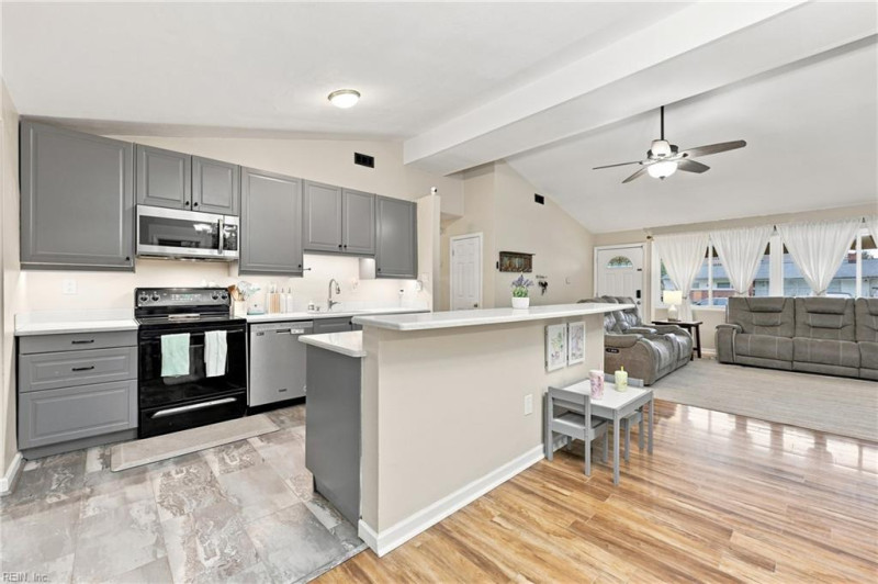 Photo 16 of 46 residential for sale in Norfolk virginia