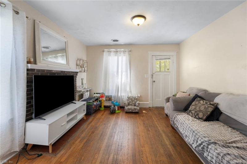 Photo 11 of 21 residential for sale in Newport News virginia