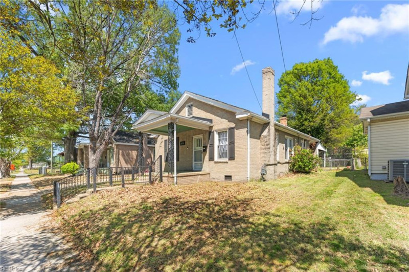 Photo 4 of 21 residential for sale in Newport News virginia