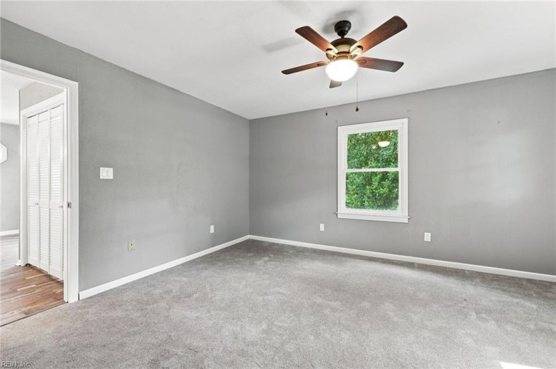 Photo 11 of 36 residential for sale in Chesapeake virginia