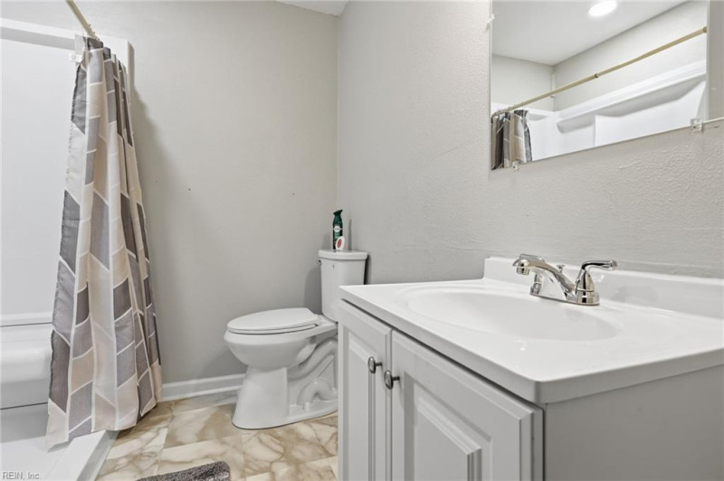 Photo 12 of 36 residential for sale in Chesapeake virginia