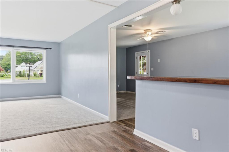 Photo 14 of 36 residential for sale in Chesapeake virginia