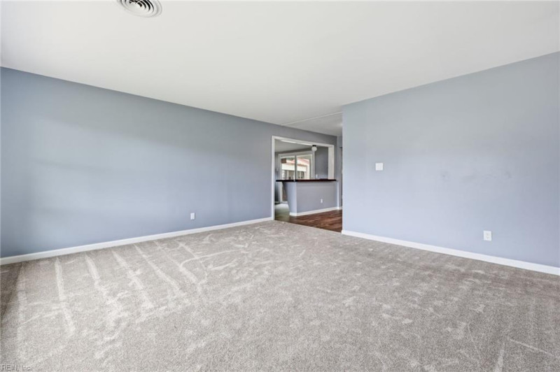Photo 17 of 36 residential for sale in Chesapeake virginia