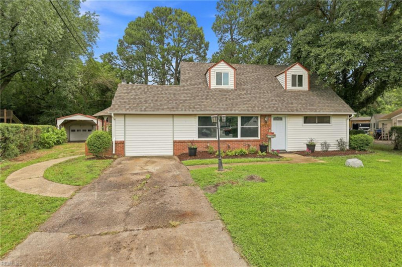 Photo 2 of 36 residential for sale in Chesapeake virginia