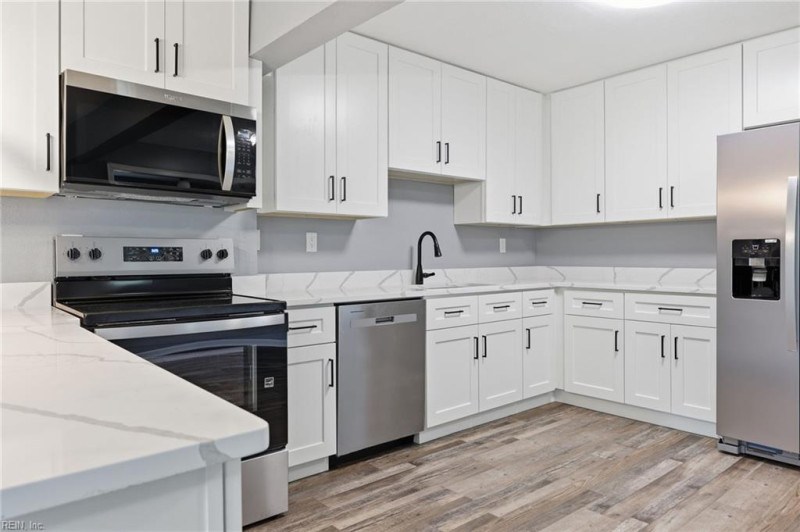 Photo 5 of 36 residential for sale in Chesapeake virginia