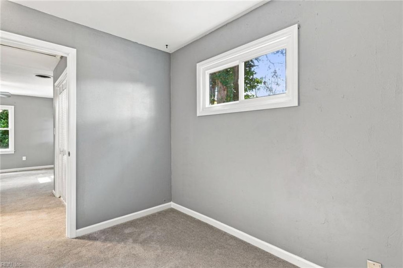 Photo 7 of 36 residential for sale in Chesapeake virginia