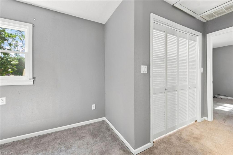 Photo 8 of 36 residential for sale in Chesapeake virginia