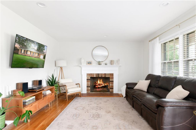 Photo 10 of 38 residential for sale in Newport News virginia