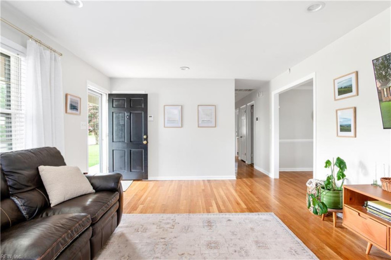 Photo 11 of 38 residential for sale in Newport News virginia