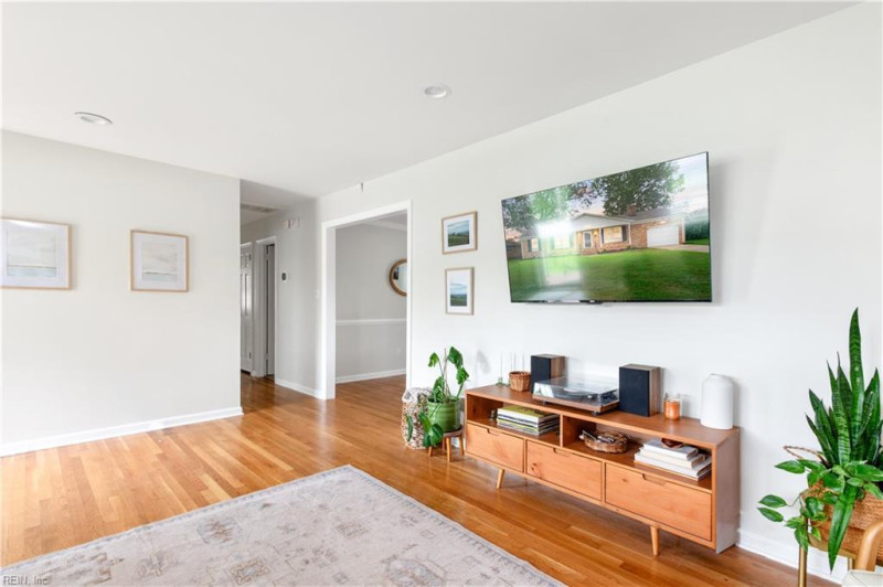 Photo 12 of 38 residential for sale in Newport News virginia